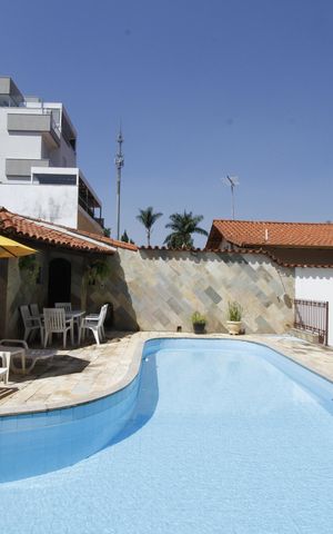 Casa à venda com 370m², 4 quartos e 4 vagasPiscina