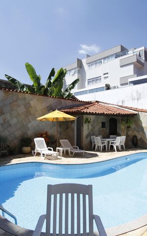 Casa à venda com 370m², 4 quartos e 4 vagasPiscina