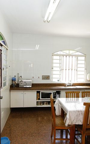 Casa à venda com 370m², 4 quartos e 4 vagasCozinha