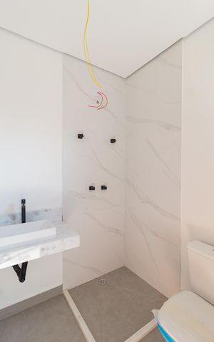 Casa à venda com 141m², 3 quartos e 2 vagas Casa à venda com 141m², 3 quartos e 2 vagasBanheiro da suíte 3