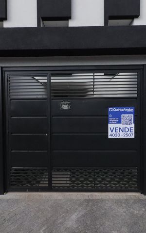 Casa à venda com 141m², 3 quartos e 2 vagasFachada