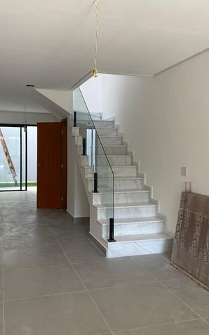 Casa à venda com 141m², 3 quartos e 2 vagasSala - Cozinha