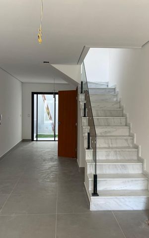 Casa à venda com 141m², 3 quartos e 2 vagasSala - Cozinha