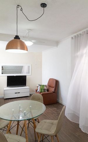 Casa à venda com 151m², 2 quartos e 2 vagas Casa à venda com 151m², 2 quartos e 2 vagasSala