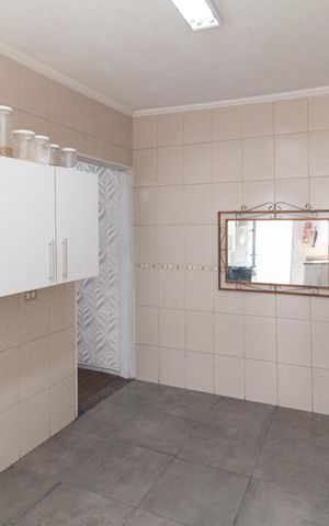 Casa à venda com 151m², 2 quartos e 2 vagas Casa à venda com 151m², 2 quartos e 2 vagasCozinha