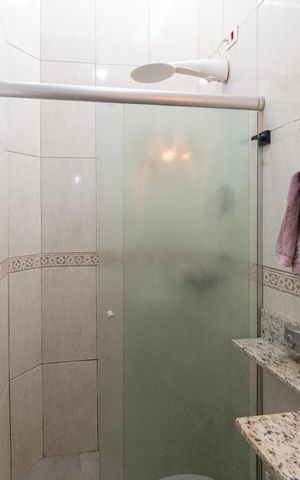 Casa à venda com 151m², 2 quartos e 2 vagas Casa à venda com 151m², 2 quartos e 2 vagasBanheiro
