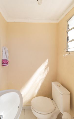 Casa à venda com 151m², 2 quartos e 2 vagas Casa à venda com 151m², 2 quartos e 2 vagasBanheiro de serviço
