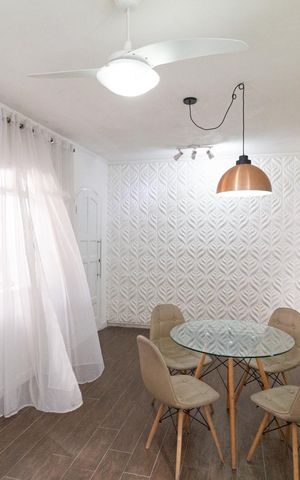 Casa à venda com 151m², 2 quartos e 2 vagas Casa à venda com 151m², 2 quartos e 2 vagasSala
