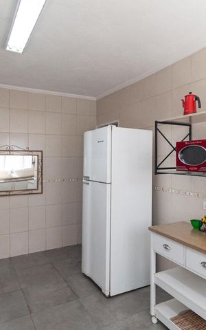 Casa à venda com 151m², 2 quartos e 2 vagas Casa à venda com 151m², 2 quartos e 2 vagasCozinha
