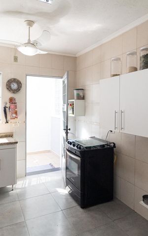 Casa à venda com 151m², 2 quartos e 2 vagas Casa à venda com 151m², 2 quartos e 2 vagasCozinha