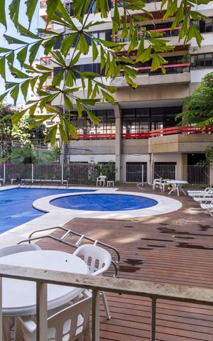 Apartamento à venda com 126m², 4 quartos e 2 vagas Apartamento à venda com 126m², 4 quartos e 2 vagasÁrea comum - Piscina