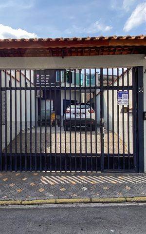 Casa para alugar com 38m², 1 quarto e sem vaga Casa para alugar com 38m², 1 quarto e sem vagaFachada