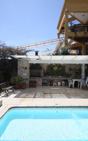 Casa à venda com 350m², 6 quartos e 3 vagasPiscina