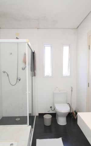 Casa à venda com 350m², 6 quartos e 3 vagasBanheiro da Suíte 1