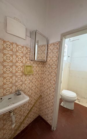 Casa à venda com 288m², 3 quartos e 2 vagas Casa à venda com 288m², 3 quartos e 2 vagasEdícula - Banheiro