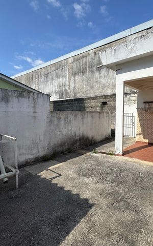 Casa à venda com 288m², 3 quartos e 2 vagas Casa à venda com 288m², 3 quartos e 2 vagasEdícula - Quintal