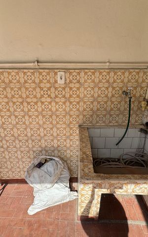 Casa à venda com 288m², 3 quartos e 2 vagas Casa à venda com 288m², 3 quartos e 2 vagasEdícula - Área de Serviço