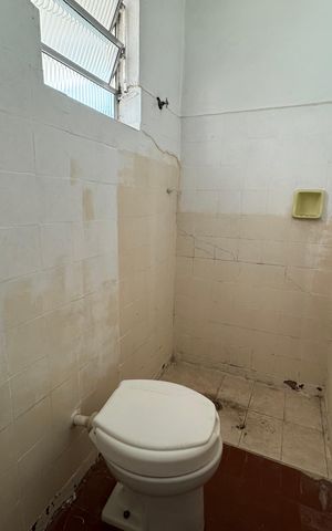Casa à venda com 288m², 3 quartos e 2 vagas Casa à venda com 288m², 3 quartos e 2 vagasEdícula - Banheiro