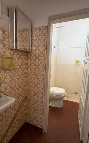 Casa à venda com 288m², 3 quartos e 2 vagas Casa à venda com 288m², 3 quartos e 2 vagasEdícula - Banheiro