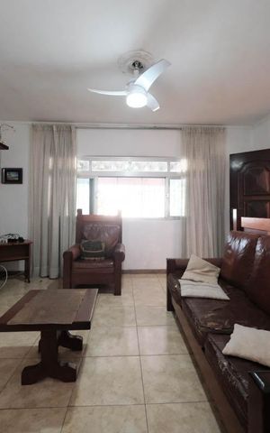 Casa à venda com 200m², 3 quartos e 3 vagasSala