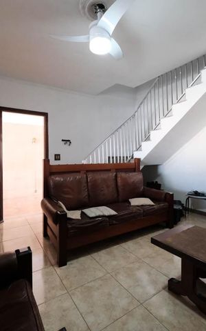 Casa à venda com 200m², 3 quartos e 3 vagasSala