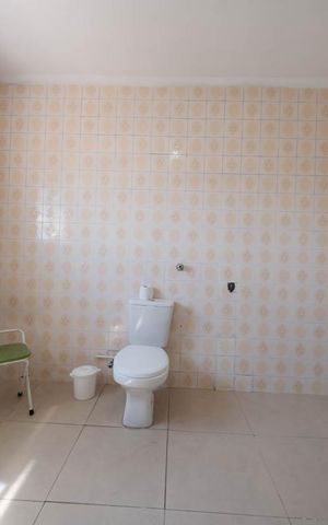 Casa à venda com 200m², 3 quartos e 3 vagasBanheiro 1