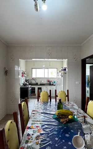 Casa à venda com 300m², 4 quartos e 3 vagas Casa à venda com 300m², 4 quartos e 3 vagasCopa
