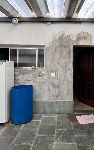 Casa à venda com 300m², 4 quartos e 3 vagas Casa à venda com 300m², 4 quartos e 3 vagasÁrea de Serviço