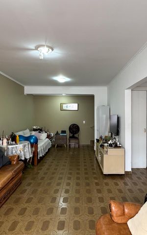 Casa à venda com 300m², 4 quartos e 3 vagas Casa à venda com 300m², 4 quartos e 3 vagasSala