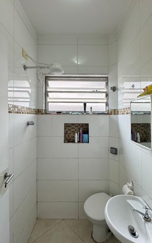 Casa à venda com 300m², 4 quartos e 3 vagas Casa à venda com 300m², 4 quartos e 3 vagasBanheiro Social - Edícula