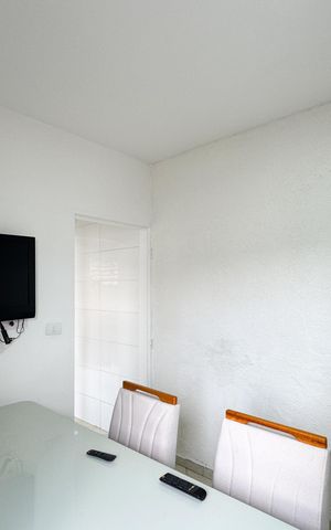 Casa à venda com 300m², 4 quartos e 3 vagas Casa à venda com 300m², 4 quartos e 3 vagasSala - Edícula