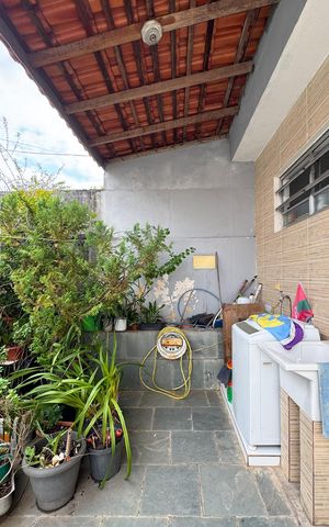 Casa à venda com 300m², 4 quartos e 3 vagas Casa à venda com 300m², 4 quartos e 3 vagasÁrea de Serviço - Edícula