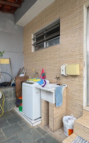 Casa à venda com 300m², 4 quartos e 3 vagas Casa à venda com 300m², 4 quartos e 3 vagasÁrea de Serviço - Edícula