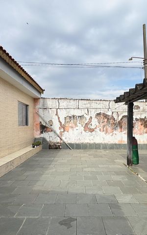 Casa à venda com 300m², 4 quartos e 3 vagas Casa à venda com 300m², 4 quartos e 3 vagasQuintal