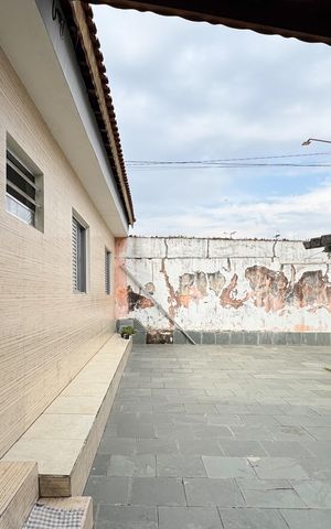 Casa à venda com 300m², 4 quartos e 3 vagas Casa à venda com 300m², 4 quartos e 3 vagasÁrea de Serviço - Edícula