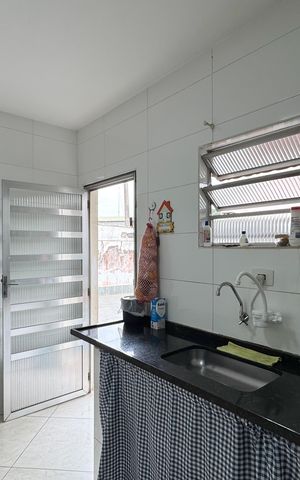 Casa à venda com 300m², 4 quartos e 3 vagas Casa à venda com 300m², 4 quartos e 3 vagasCozinha - Edícula