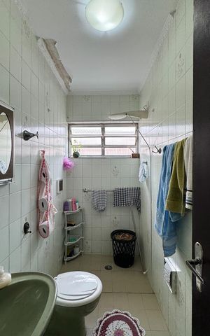 Casa à venda com 300m², 4 quartos e 3 vagas Casa à venda com 300m², 4 quartos e 3 vagasBanheiro Social 1