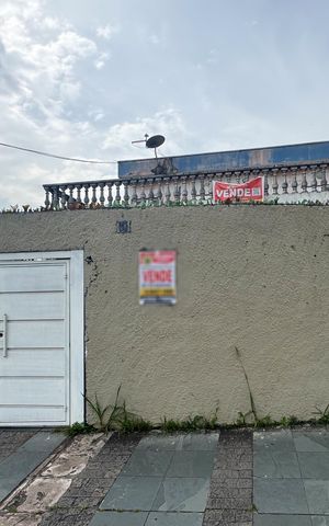 Casa à venda com 300m², 4 quartos e 3 vagas Casa à venda com 300m², 4 quartos e 3 vagasFachada