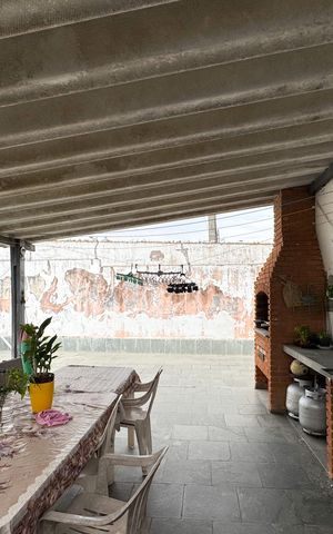 Casa à venda com 300m², 4 quartos e 3 vagas Casa à venda com 300m², 4 quartos e 3 vagasÁrea - Churrasqueira