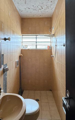 Casa à venda com 300m², 4 quartos e 3 vagas Casa à venda com 300m², 4 quartos e 3 vagasBanheiro Social 2