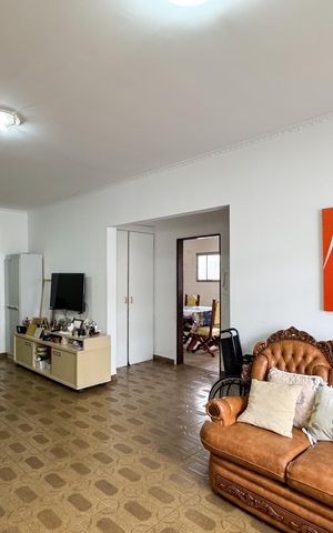 Casa à venda com 300m², 4 quartos e 3 vagas Casa à venda com 300m², 4 quartos e 3 vagasSala