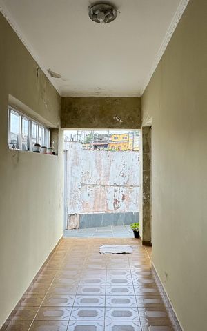 Casa à venda com 300m², 4 quartos e 3 vagas Casa à venda com 300m², 4 quartos e 3 vagasEntrada