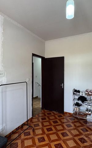 Casa à venda com 300m², 4 quartos e 3 vagas Casa à venda com 300m², 4 quartos e 3 vagasQuarto 2