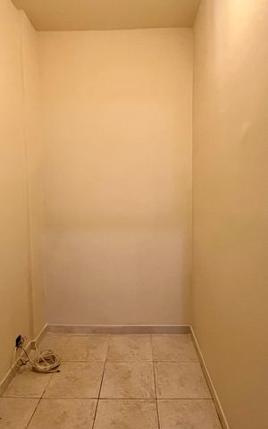 Apartamento para alugar com 2225m², 2 quartos e 1 vaga Apartamento para alugar com 2225m², 2 quartos e 1 vagaQuarto de Serviço