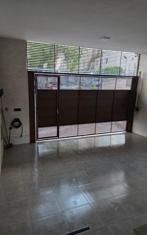Casa à venda com 145m², 3 quartos e 2 vagas Casa à venda com 145m², 3 quartos e 2 vagasÁrea externa