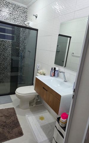 Casa à venda com 145m², 3 quartos e 2 vagas Casa à venda com 145m², 3 quartos e 2 vagasBanheiro