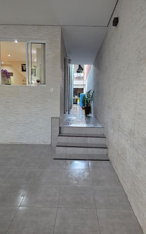 Casa à venda com 145m², 3 quartos e 2 vagas Casa à venda com 145m², 3 quartos e 2 vagasÁrea externa