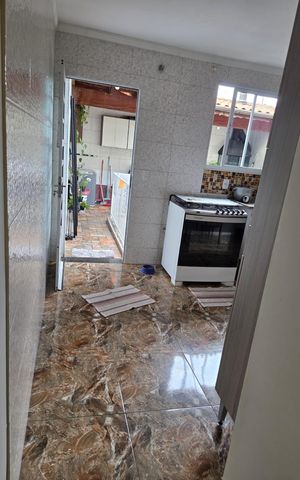 Casa à venda com 145m², 3 quartos e 2 vagas Casa à venda com 145m², 3 quartos e 2 vagasCozinha