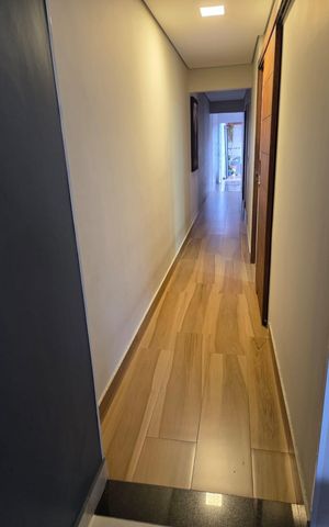 Casa à venda com 145m², 3 quartos e 2 vagas Casa à venda com 145m², 3 quartos e 2 vagasCorredor