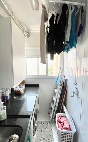 Apartamento à venda com 94m², 2 quartos e 3 vagas Apartamento à venda com 94m², 2 quartos e 3 vagasCozinha e Área de Serviço